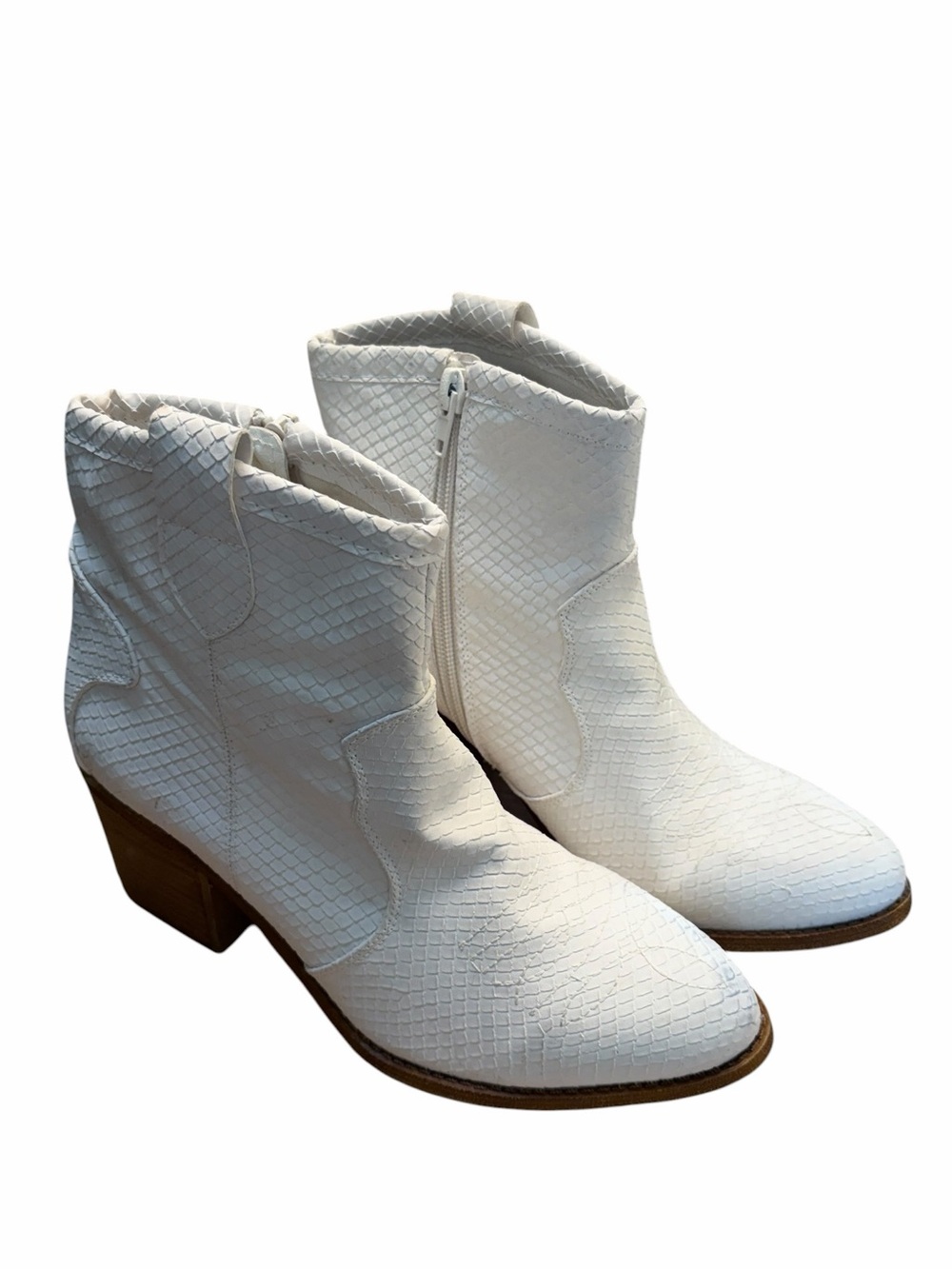 Dirty Laundry White Snake Embossed Ankle Boots Size 7 Western Style